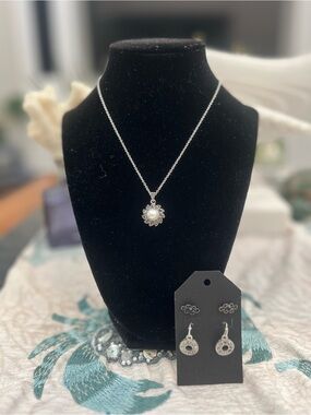 Brand New! Silver Pearl Sunburst Flower Pendant Necklace and Earrings Set